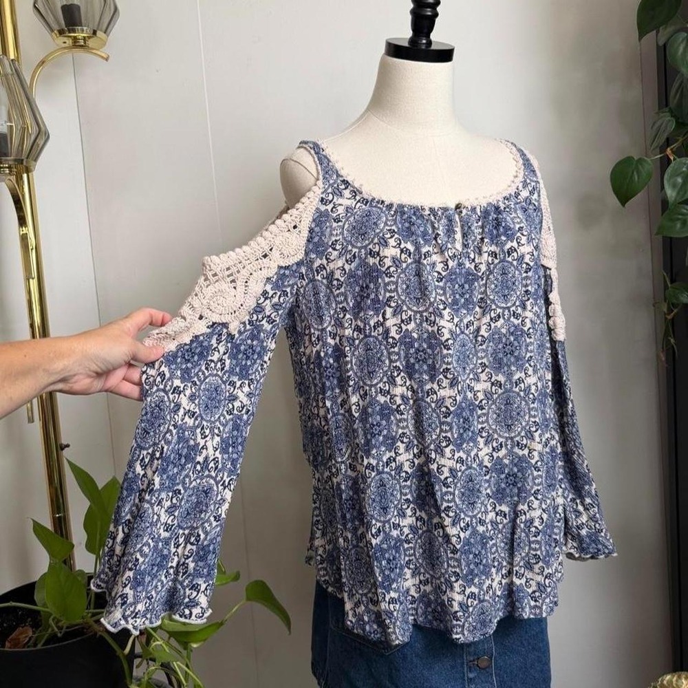 Bila Womens 1X Blue White Floral Cold Shoulder Crochet Lace Boho Top Wide Sleeve